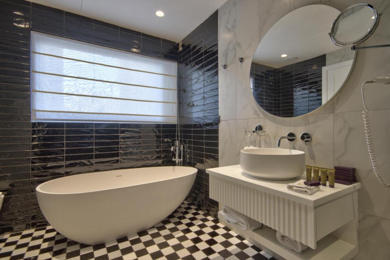 Executive Suite with Kitchenette & Outdoor Spa Bath