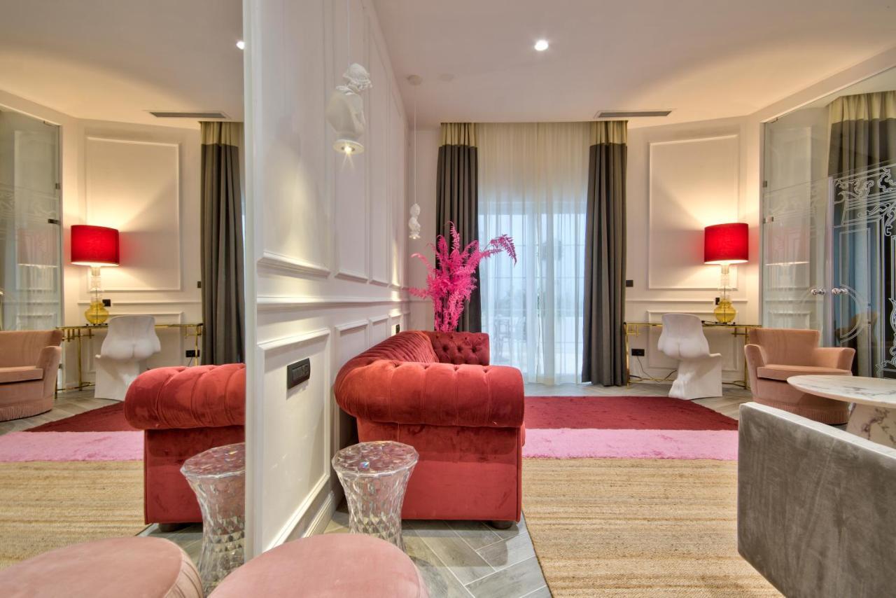 Deluxe Suite with Spa Bath